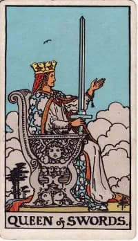 宝剑王后 Queen of Swords 塔罗牌
